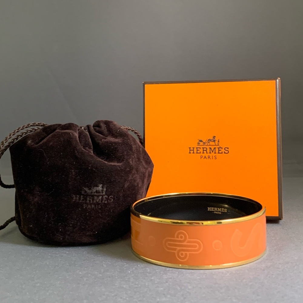 Hermès enamel bangle with felt bag & box